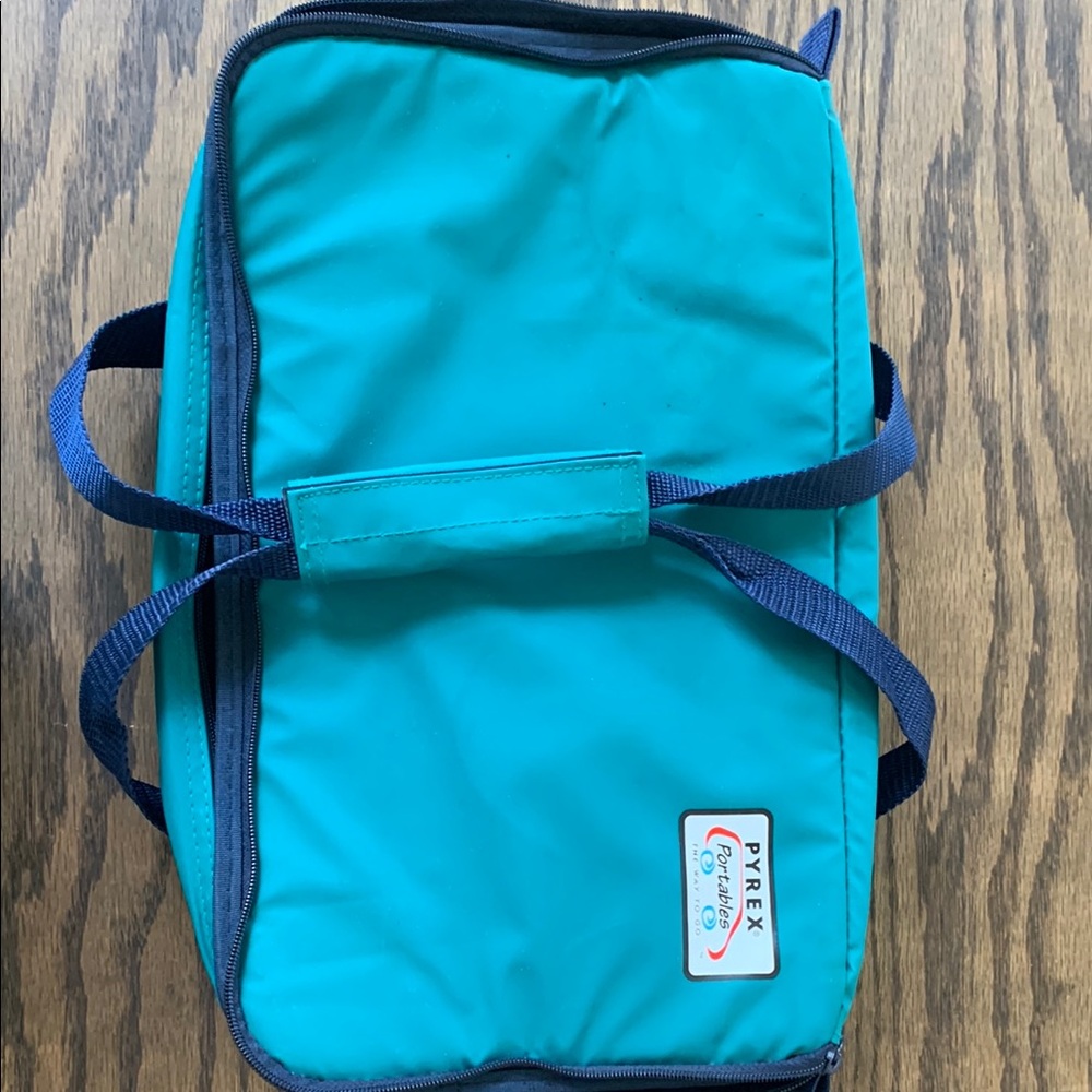 Pyrex Portables insulated bag